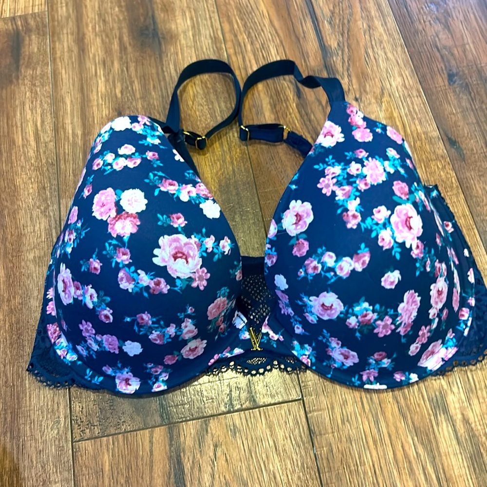 Victoria’s Secret front close bra